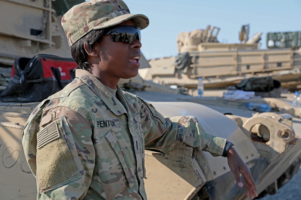 4th Infantry Division Female Armor Officer Leads the Way