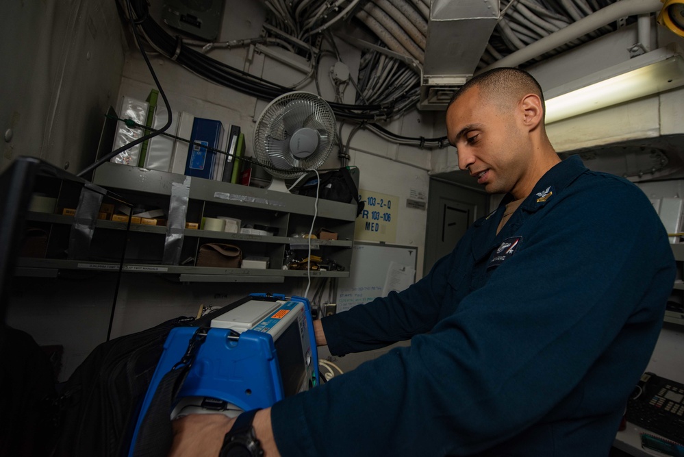 DVIDS Images U.S. Sailor test equipment [Image 2 of 7]