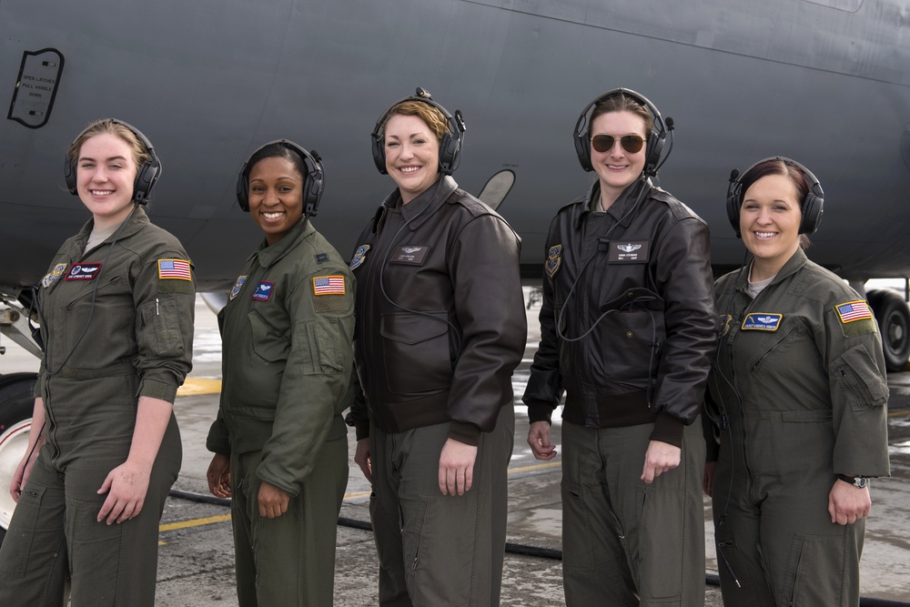 Team Fairchild performs all -women refueling flight