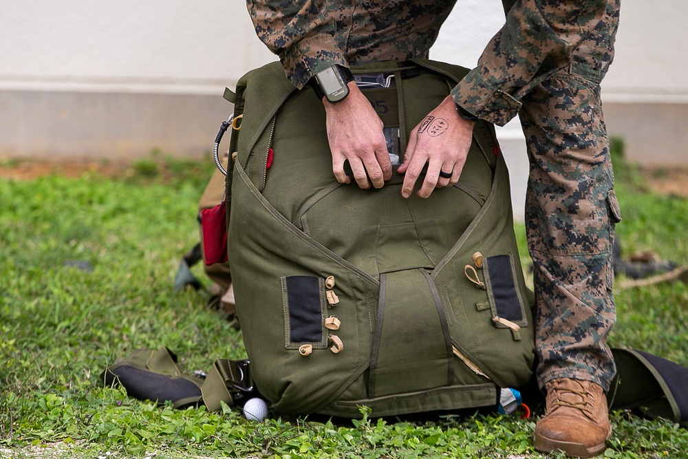 31st MEU recon Marines prepare for jump during EABO