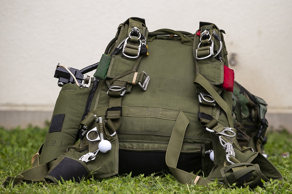 31st MEU recon Marines prepare for jump during EABO