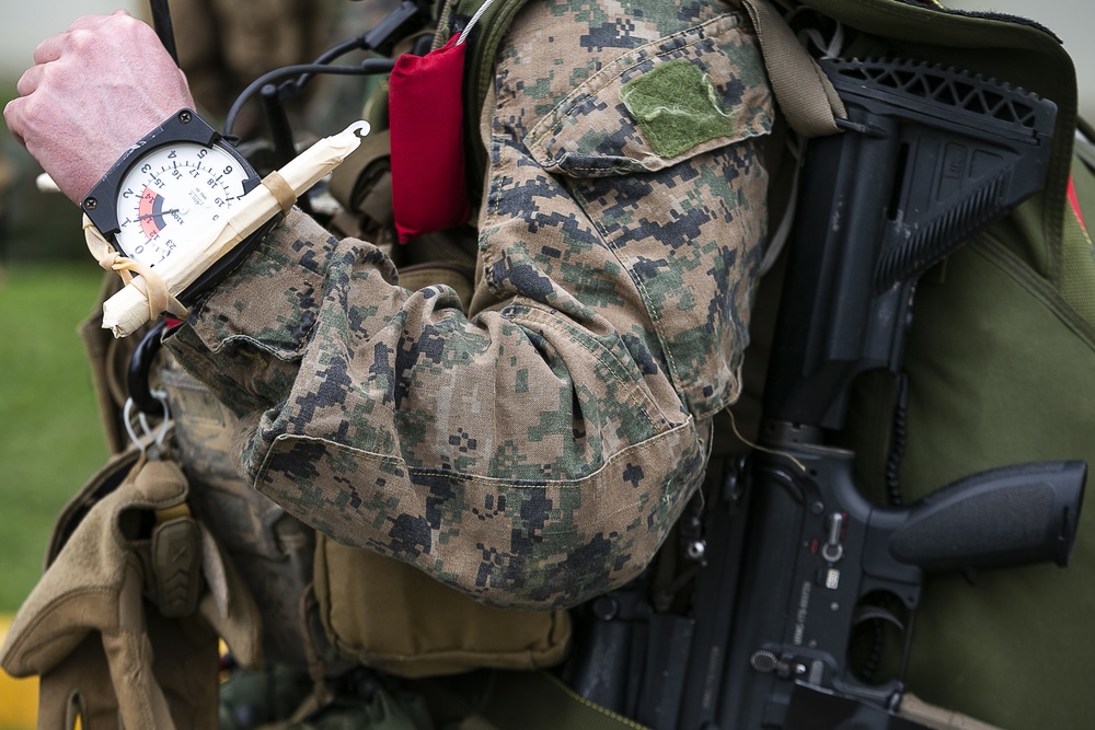 31st MEU recon Marines prepare for jump during EABO