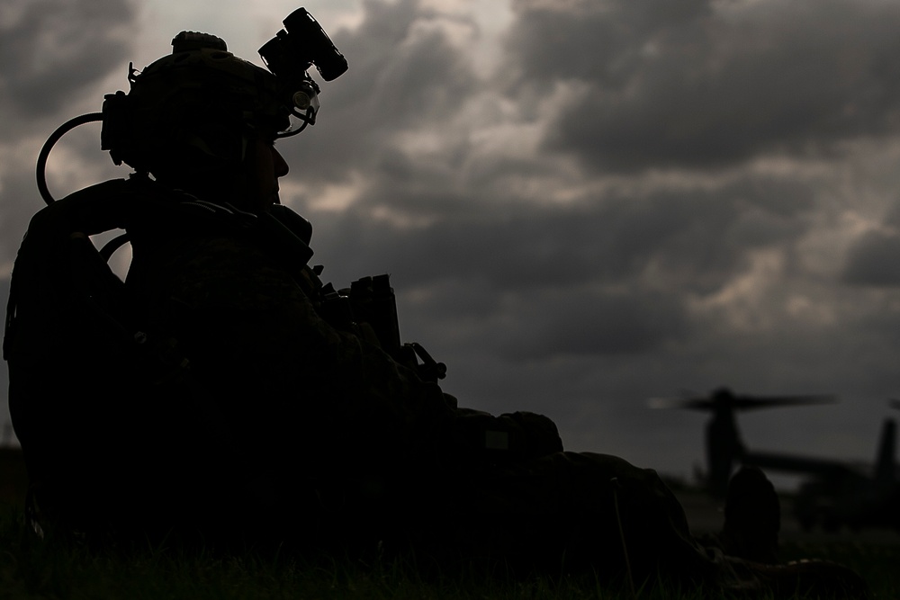 31st MEU recon Marines prepare for jump during EABO