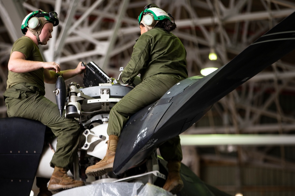 VMM-262 (Rein.) Marines keep squadron flying during EABO