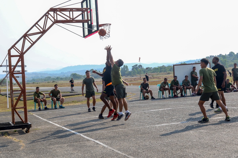 Sporting Camaraderie: Philippines, U.S. Army plays friendly game of basketball during Salaknib 2019