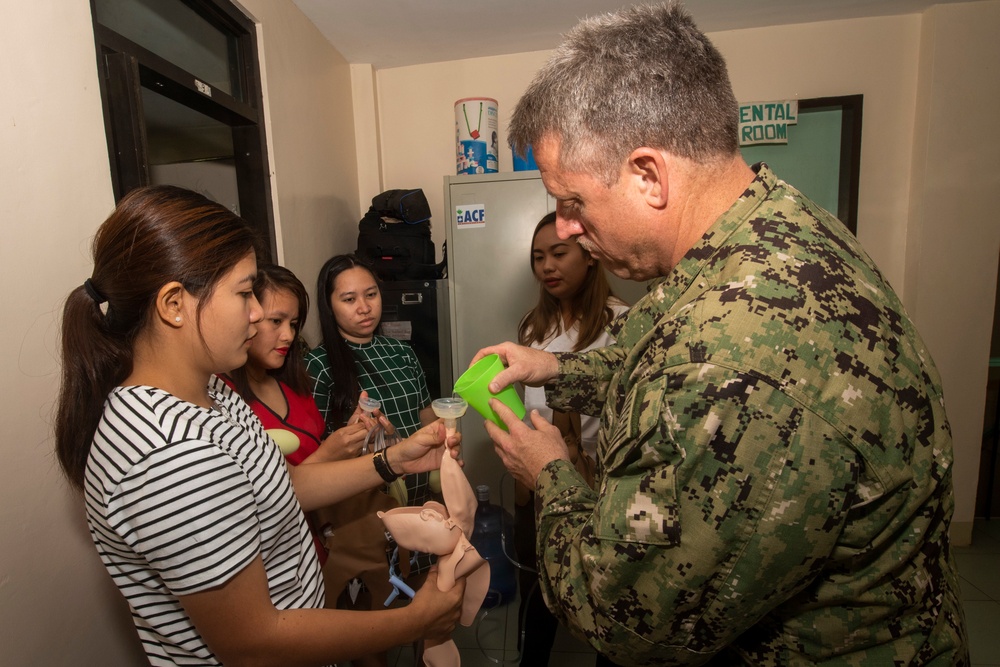 Lt. Cmdr. Dean Hawkins Participates in Newborn Care Subject Matter Exchange with Philippine Healthcare Professionals during Pacific Partnership 2019