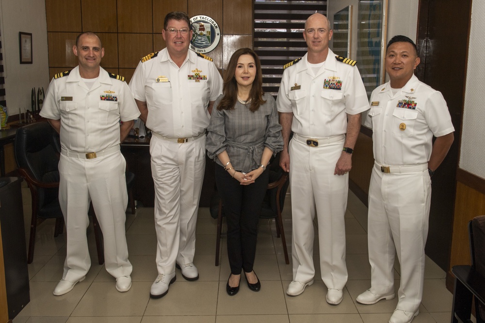 Pacific Partnership 2019 Leaders Pose for Photo with Tacloban Mayor Cristina Gonzales-Romualdez