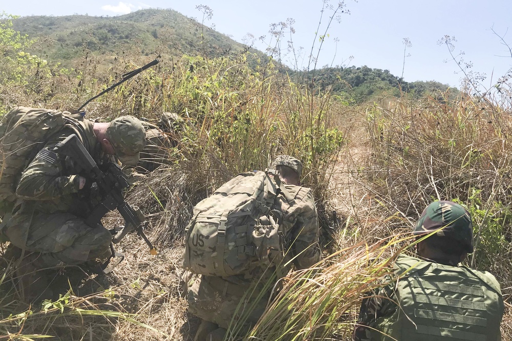 U.S. Soldiers train with Philippine counterparts