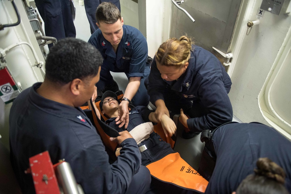 USS Zumwalt Conducts Medical Training