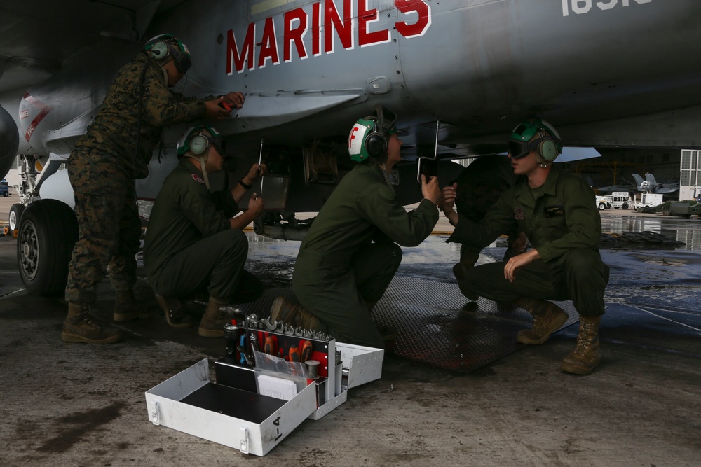 Red Devils jet to Japan
