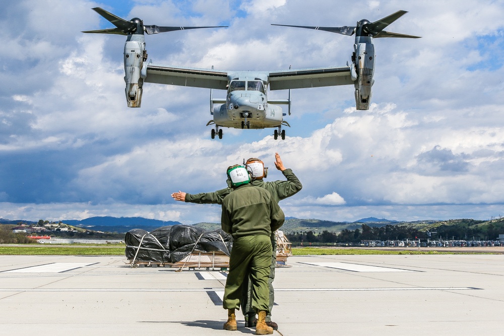 Roll out the mattresses: VMM-164 conducts hung gear drill