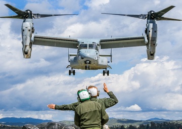 Roll out the mattresses: VMM-164 conducts hung gear drill