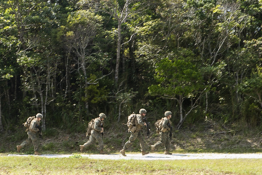 'China Marines' attack, refine platoon tactics during 31st MEU EABO exercise