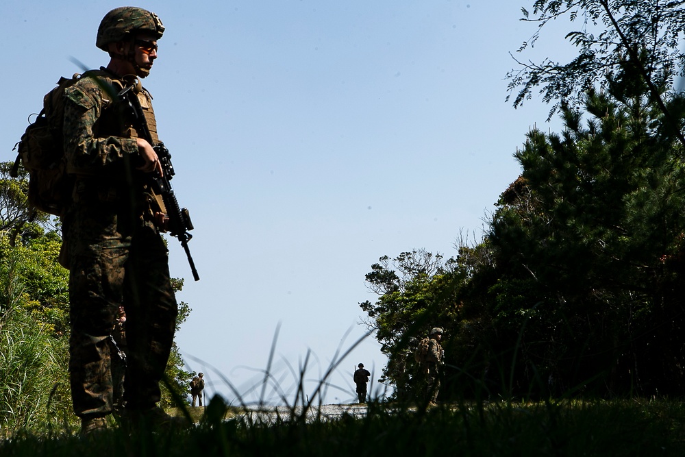 'China Marines' attack, refine platoon tactics during 31st MEU EABO exercise