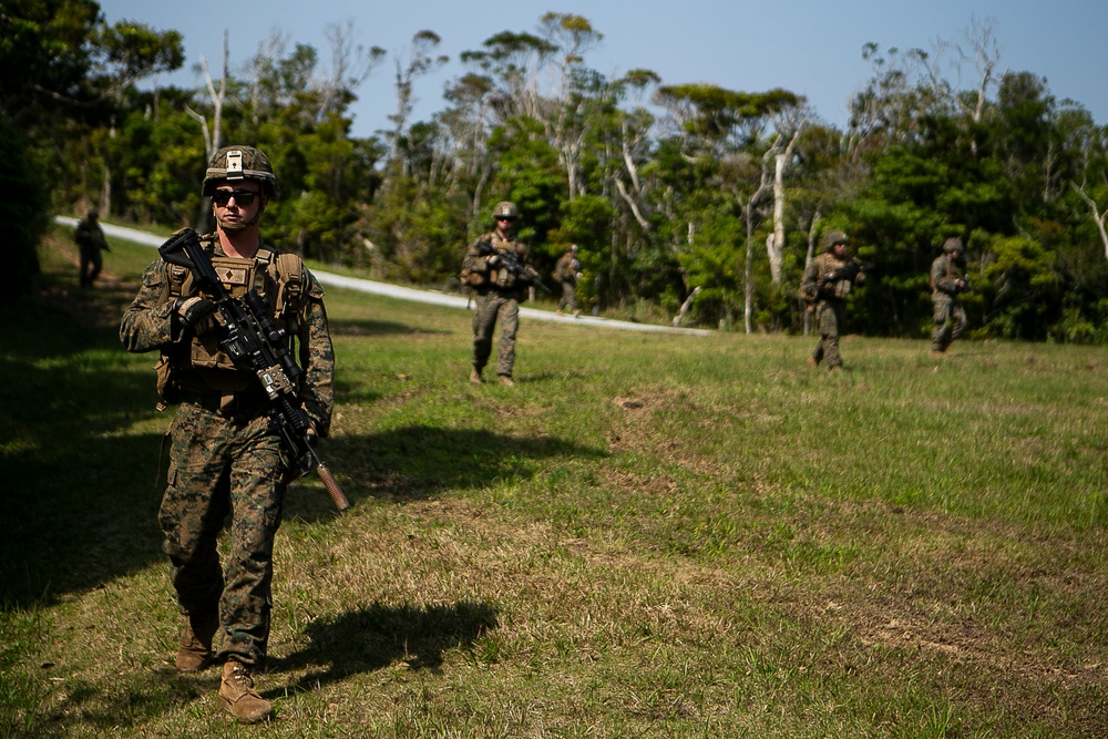 'China Marines' attack, refine platoon tactics during 31st MEU EABO exercise