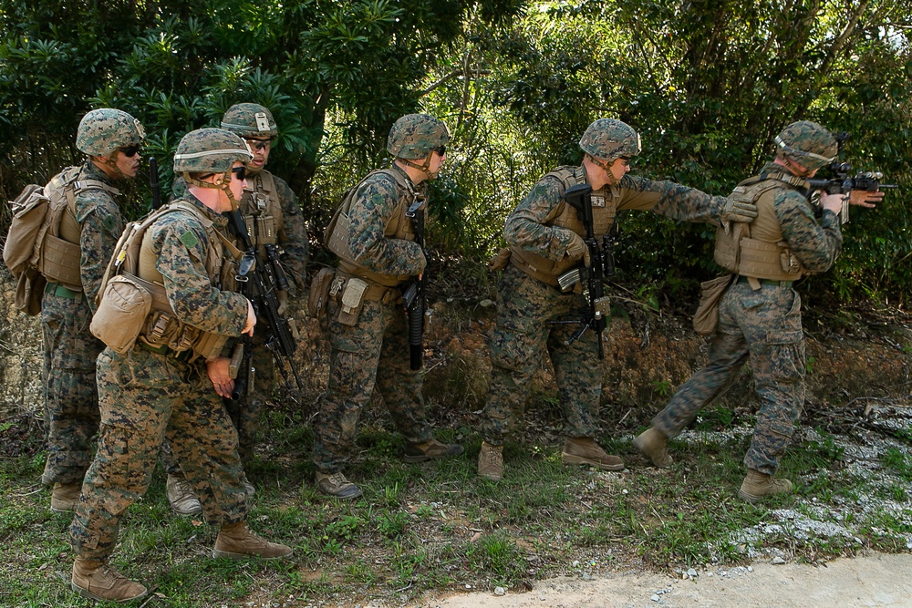 'China Marines' attack, refine platoon tactics during 31st MEU EABO exercise