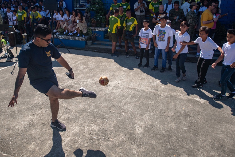 Pacific Partnership 2019 Participants Interact with San Jose National High School Students during Host Nation Engagement