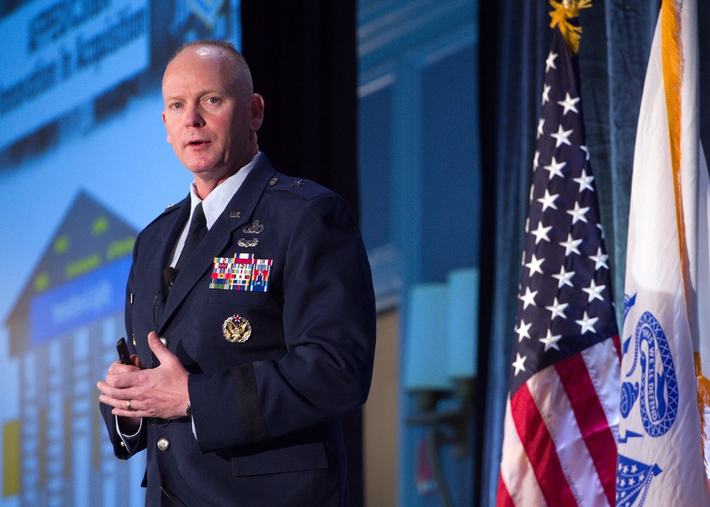 Schmidt addresses New Horizon