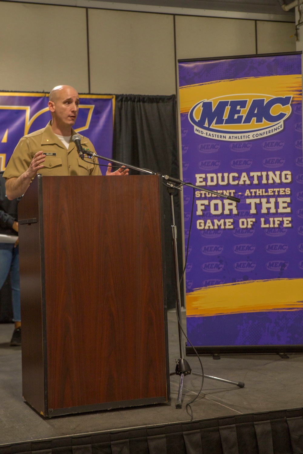 Marines interact with students at MEAC college fair