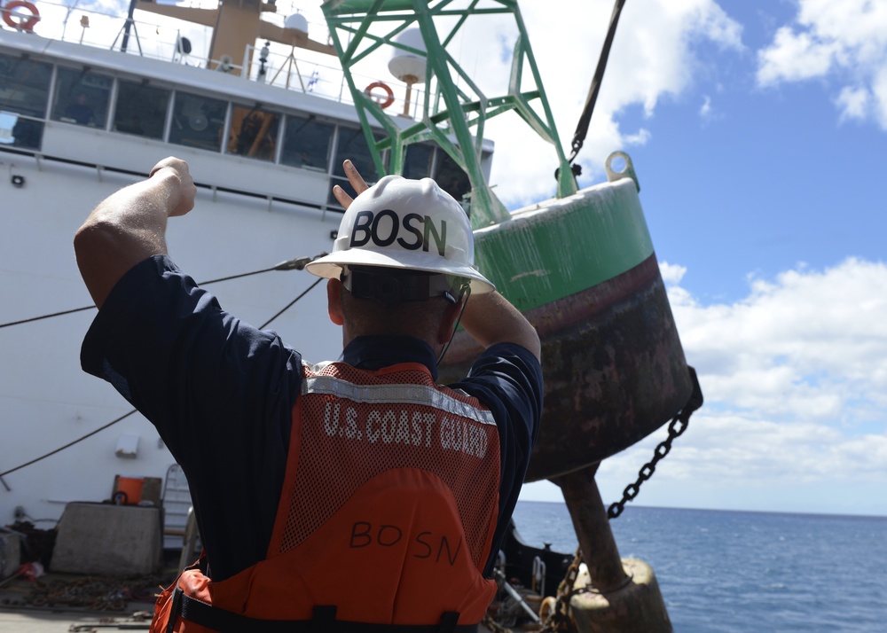 Coast Guard Cutter Walnut conducts ATON patrol off Hawaii