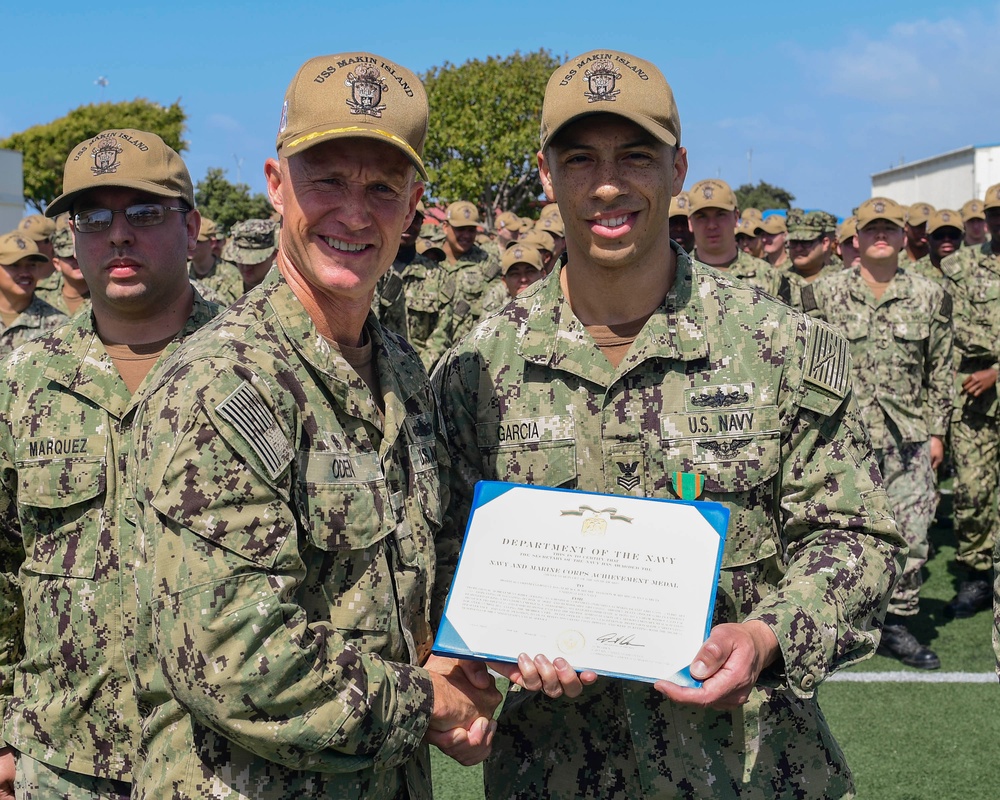 USS Makin Island Sailors get awards.