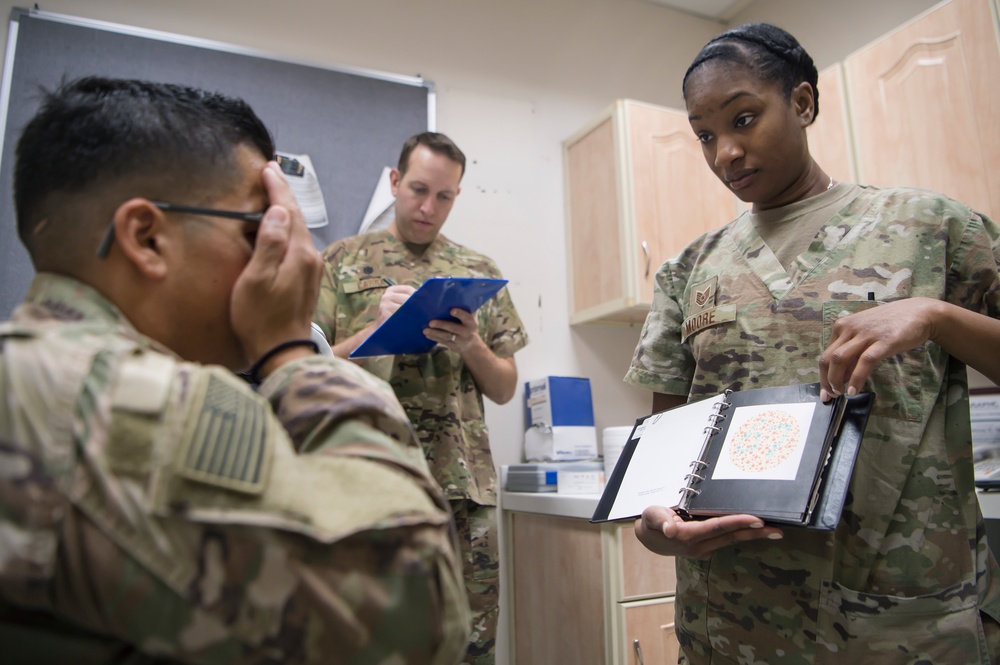 Joint optometry team gives warfighters clarity