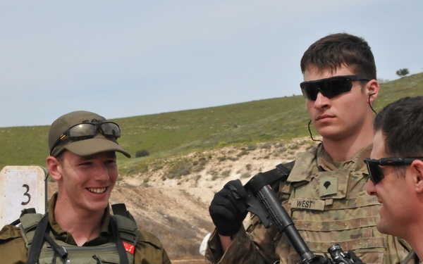 Israeli, U.S. paratroopers train together