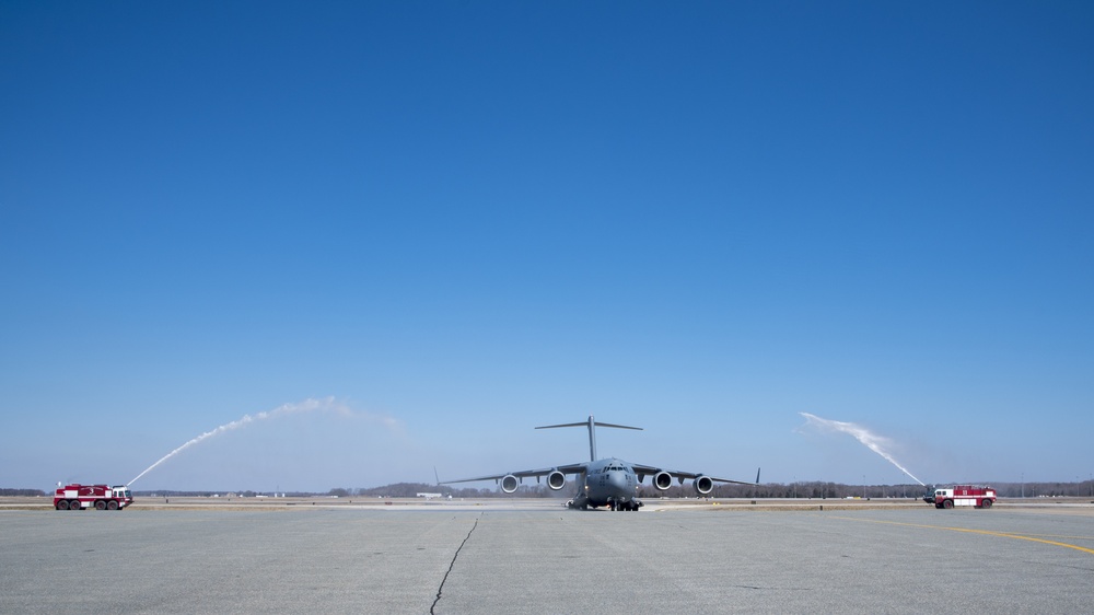 Col. Peters logs final flight at Dover AFB