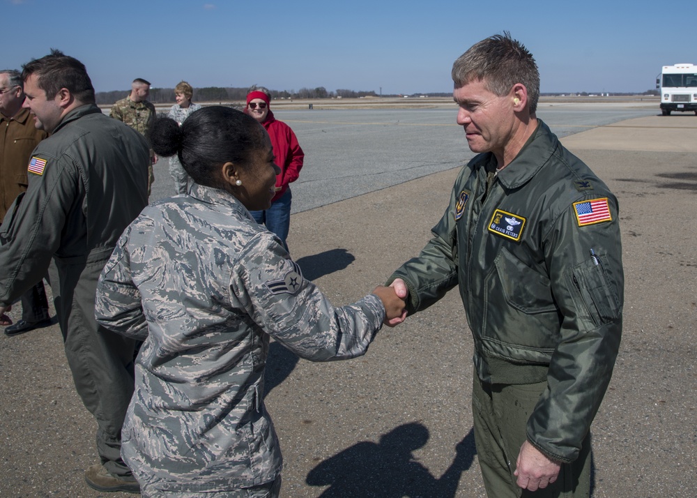 Col. Peters logs final flight at Dover AFB