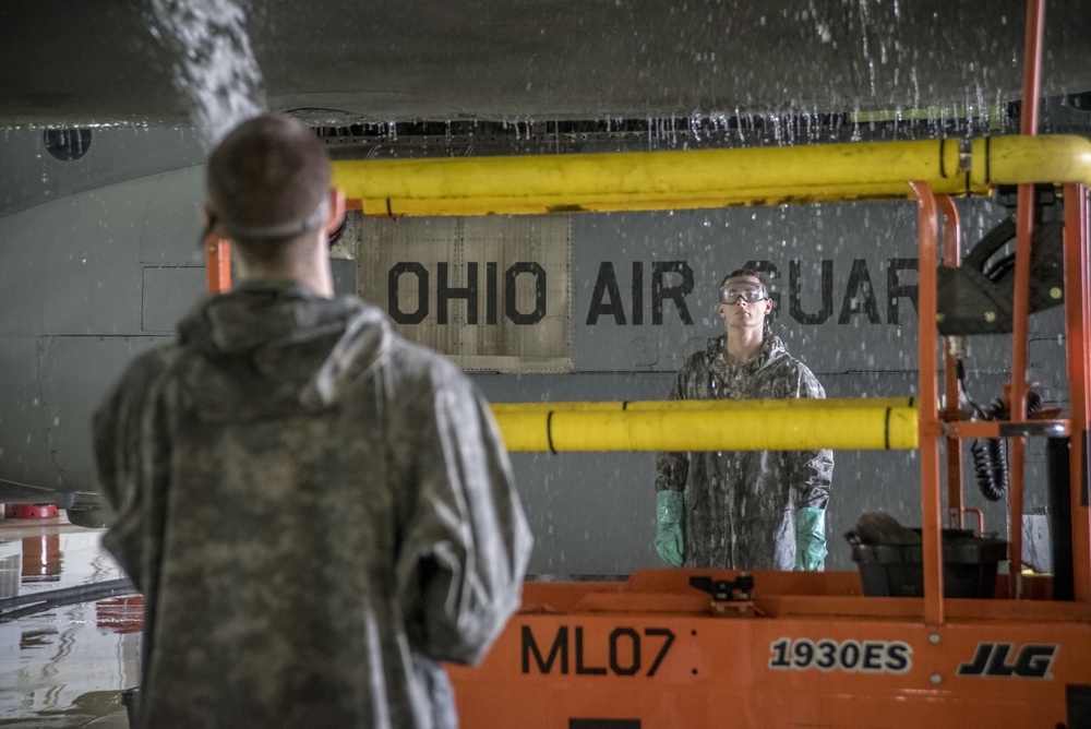 179th Airlift &quot;Jolly Roger&quot; C-130 gets a post deployment bath