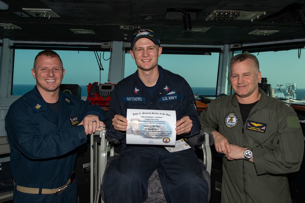 U.S. Sailor recieves award