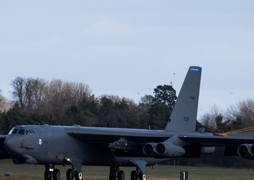 B-52s arrive for BTF