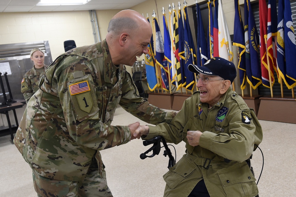 Army leaders from across the country visit Chicago to discuss the way ahead for multi-component command relationship