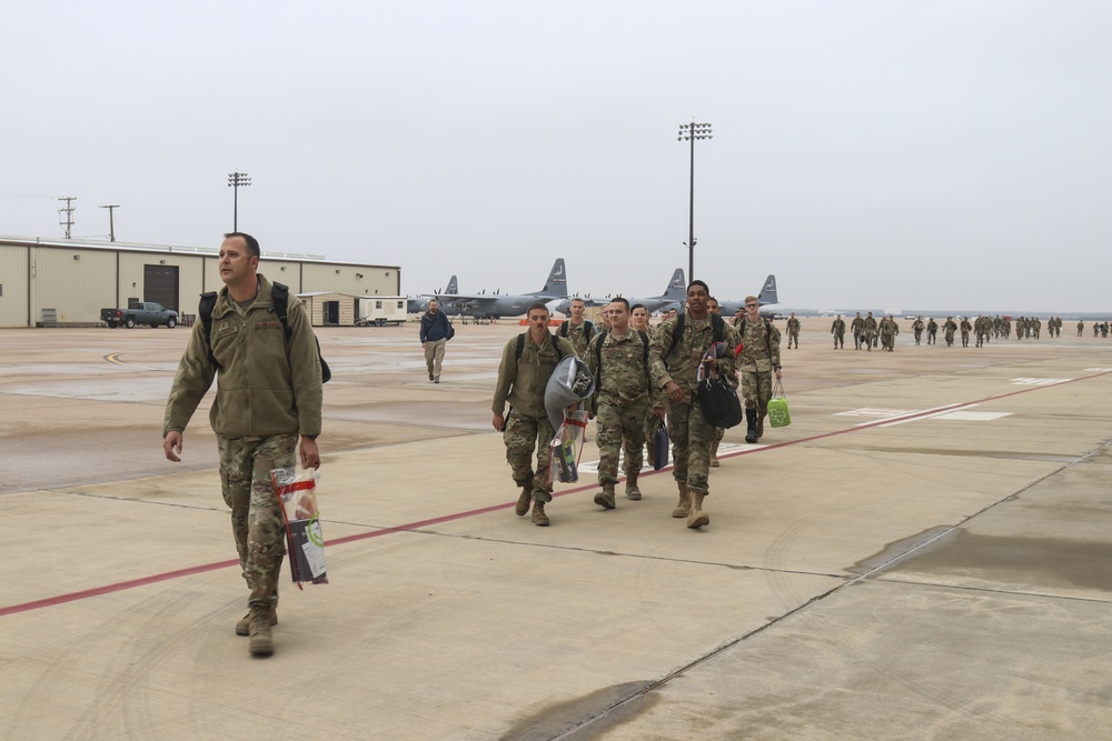 7th BW Airmen return from deployment