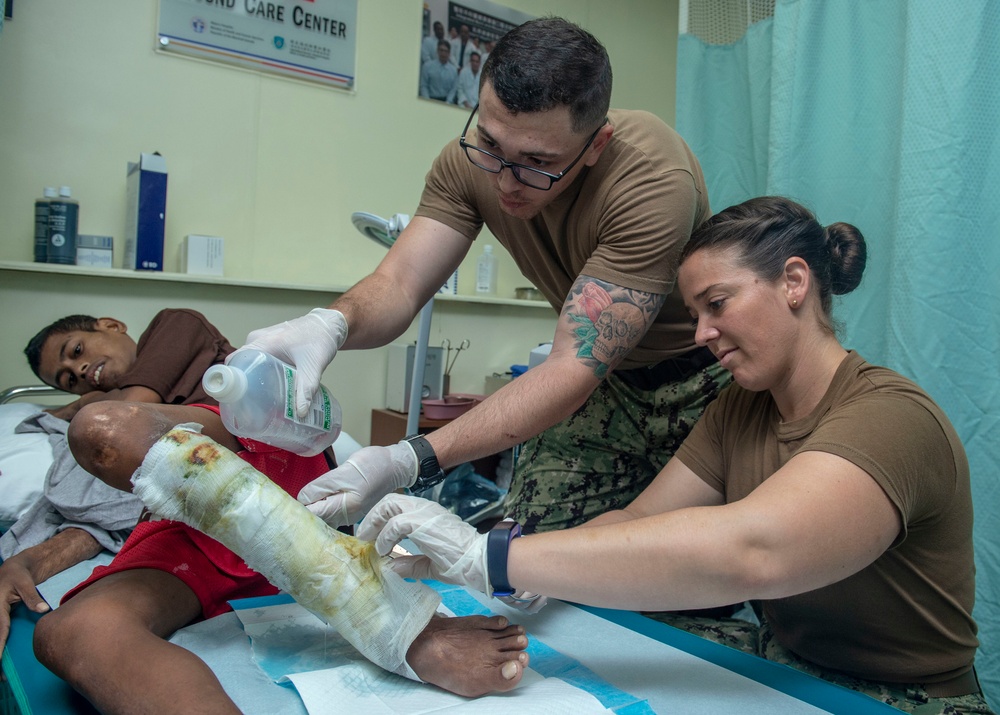 Pacific Partnership 2019 Assists Medical Personnel In Majuro Hospital