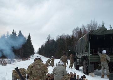 ‘3 Geronimo’ paratroopers fire 81 mm mortars at JBER