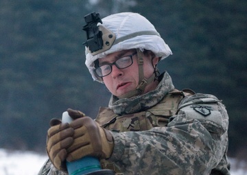 ‘3 Geronimo’ paratroopers fire 81 mm mortars at JBER