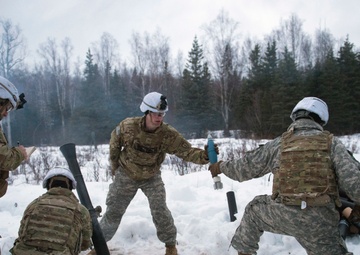 ‘3 Geronimo’ paratroopers fire 81 mm mortars at JBER