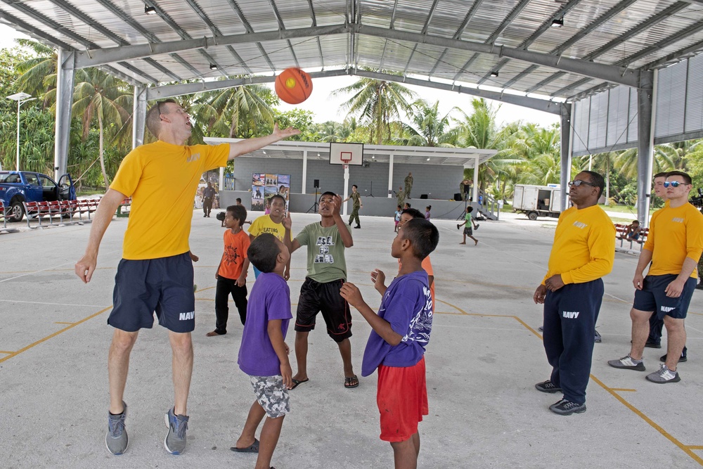 Pacific Partnership Holds Sports Fair at Laura Elementary School