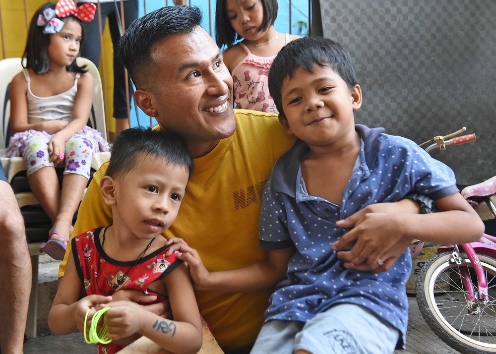 C7F/Blue Ridge Sailors participate in a community relations event at Gawad Kalinga Munting Pamayanan