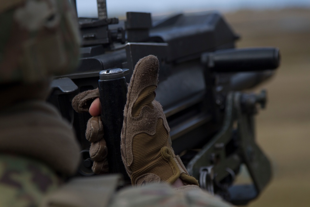 Scouts qualify with heavy weapons