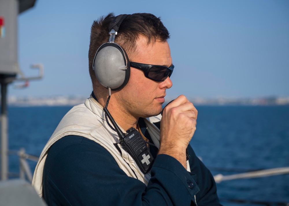 USS Pioneer Mine Hunting exercises with EOD