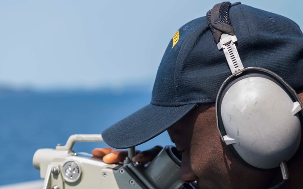 USS Pioneer Mine Hunting exercises with EOD