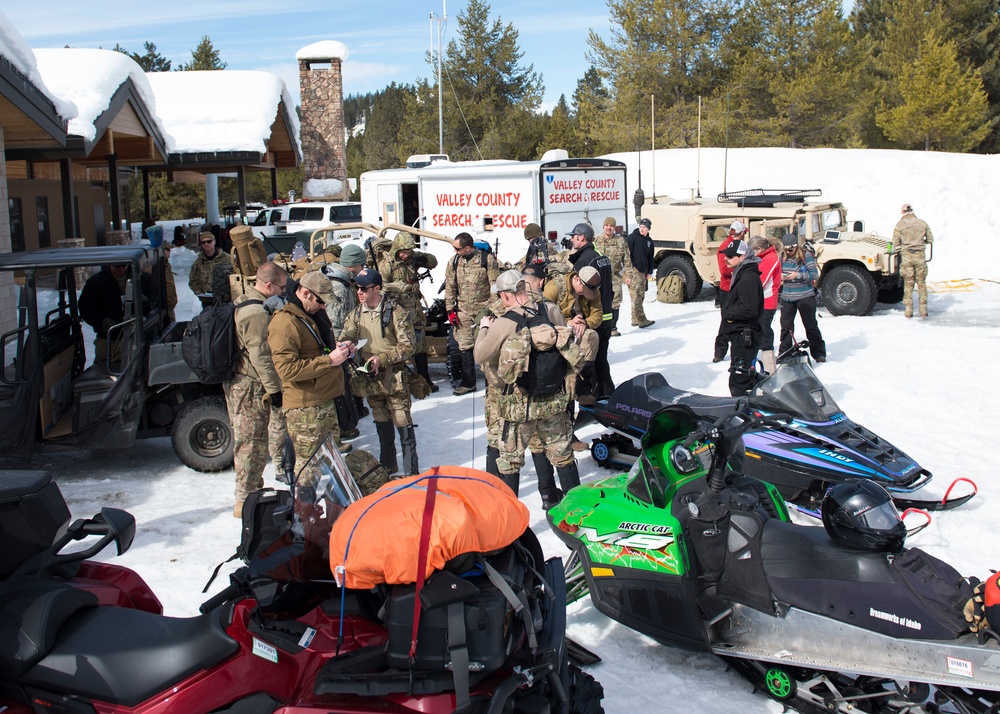 IDANG members participate in search and rescue training