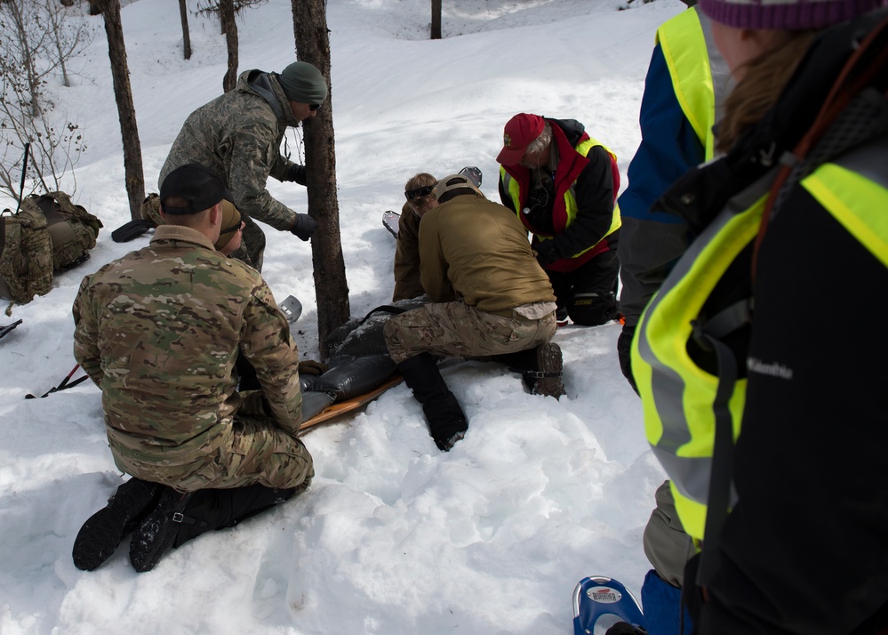 IDANG members participate in search and rescue training