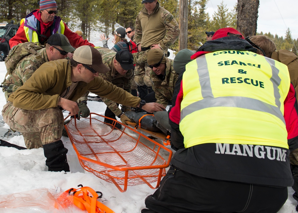 IDANG members participate in search and rescue training