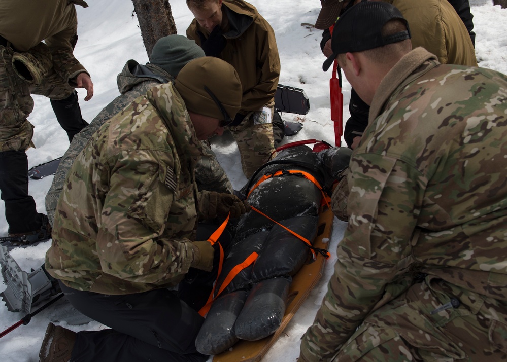 IDANG members participate in search and rescue training