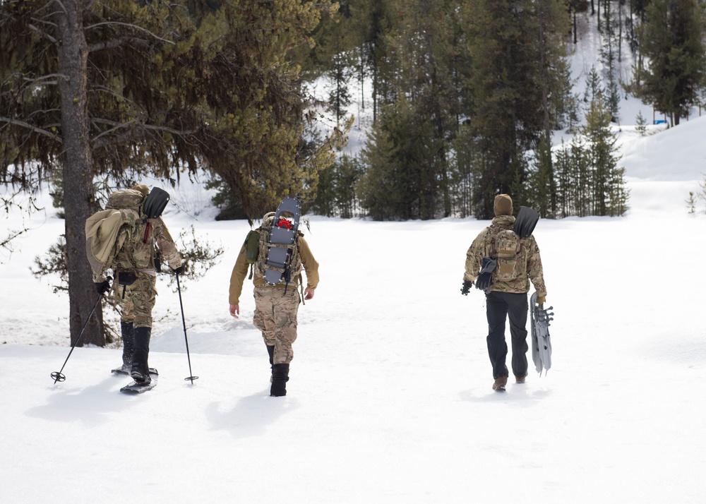 IDANG members participate in search and rescue training