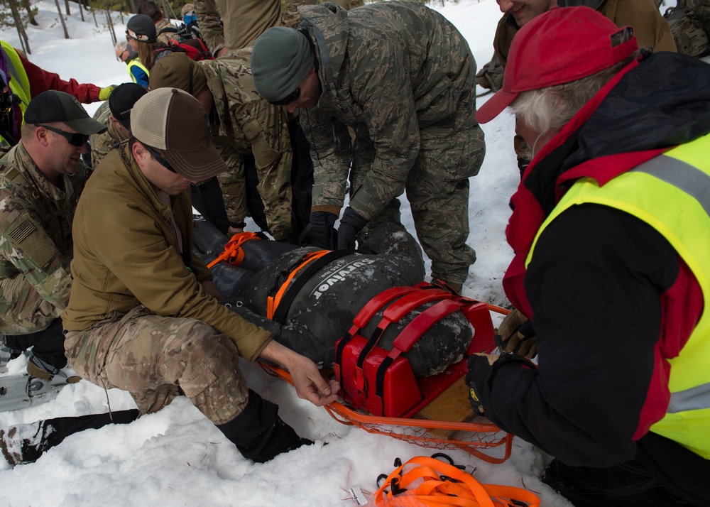 IDANG members participate in search and rescue training