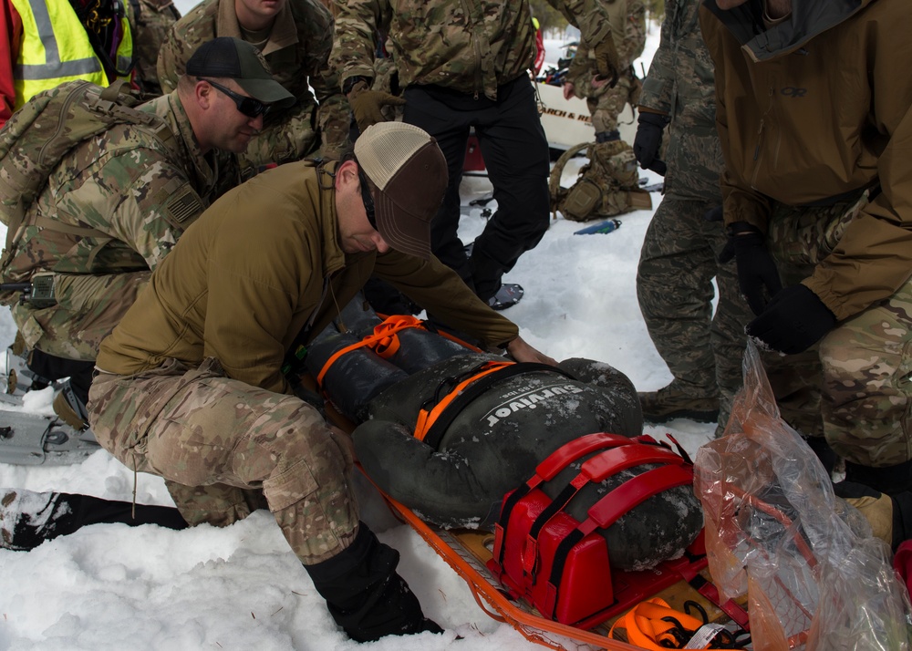 IDANG members participate in search and rescue training